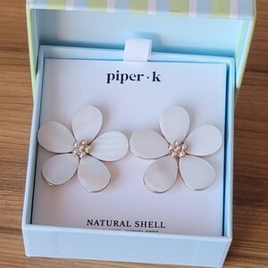 New Piper K Shell White Flower Earrings
